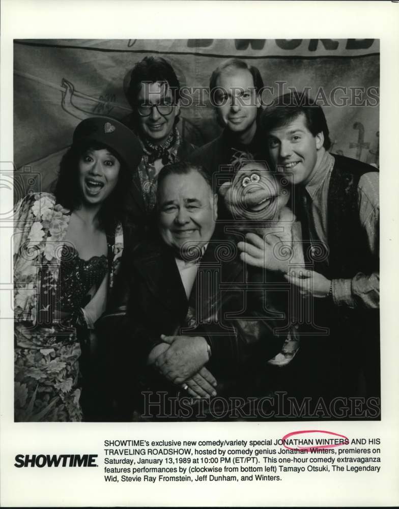 Press Photo Jonathan Winters and His Traveling Roadshow Cast Members - nop81494- Historic Images