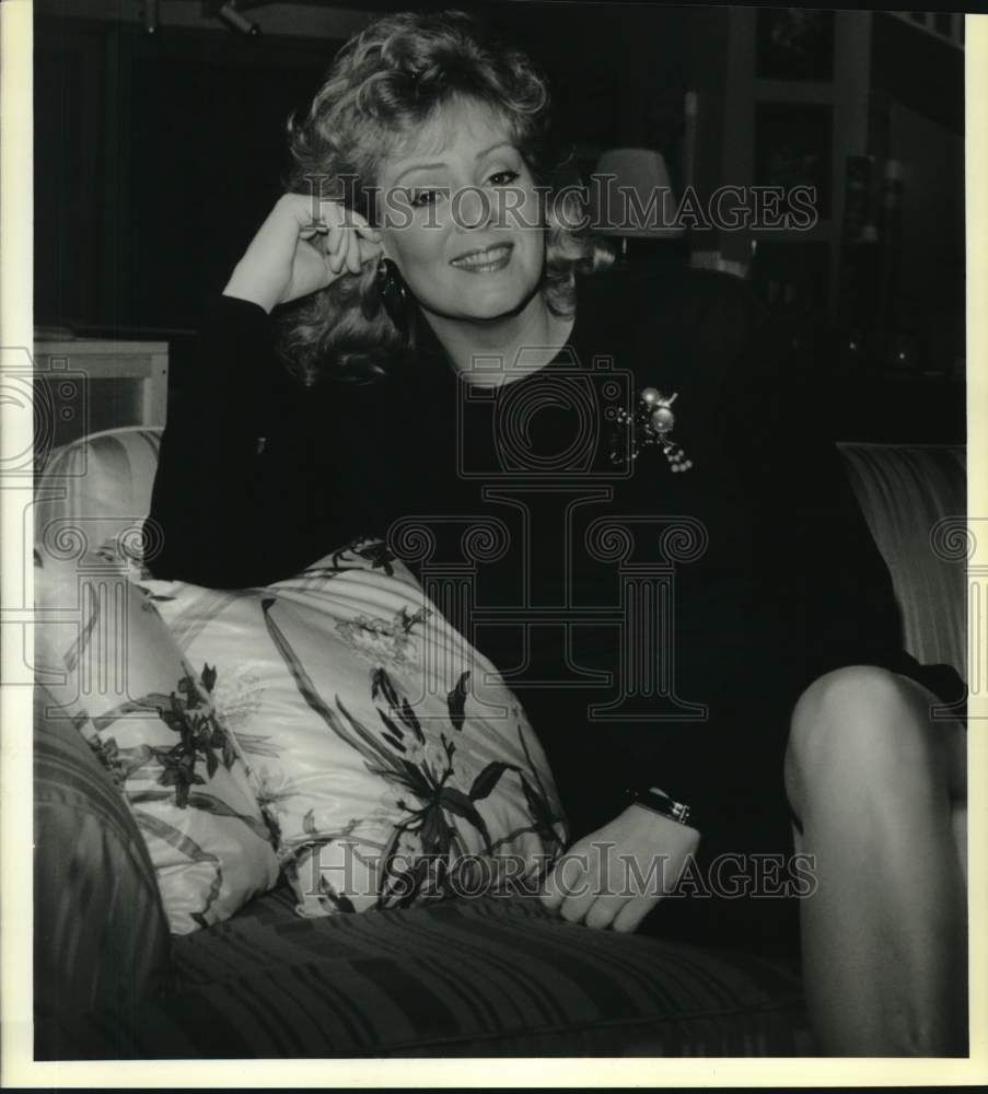 1987 Press Photo Jean Smart in CBS Television's "Designing Women" - nop86346- Historic Images