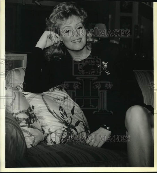 1987 Press Photo Jean Smart in CBS Television's "Designing Women" - nop86346- Historic Images