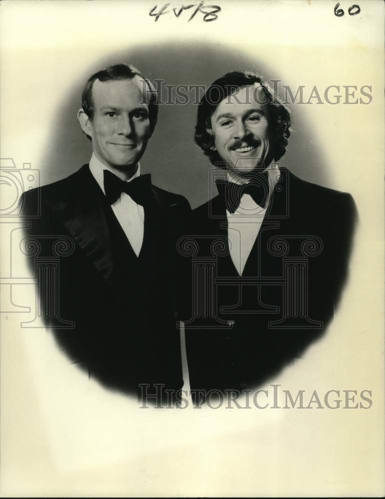 Load image into Gallery viewer, 1976 Press Photo Tom and Dick Smothers, American comedic duo - nop87465
