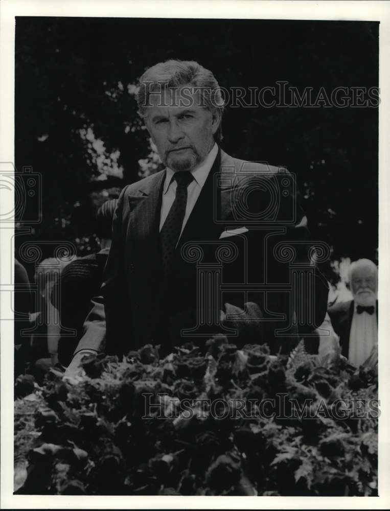 1989 Press Photo Roy Dotrice in a scene on &quot;Beauty and the Beast,&quot; on CBS.- Historic Images