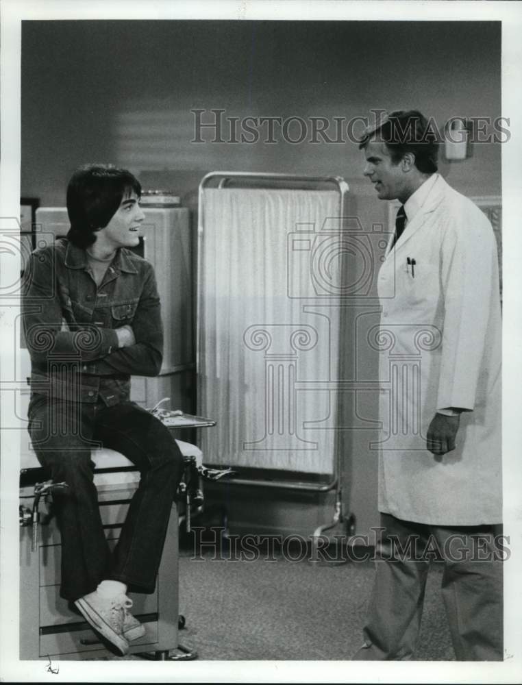 1982 Press Photo Scott Baio and Michael Bryon Taylor on &quot;Happy Days,&quot; on ABC.- Historic Images