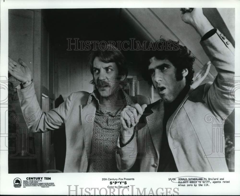 1989 Press Photo Actor Donald Sutherland, Elliott Gould in &quot;S*P*Y*S&quot; Film- Historic Images