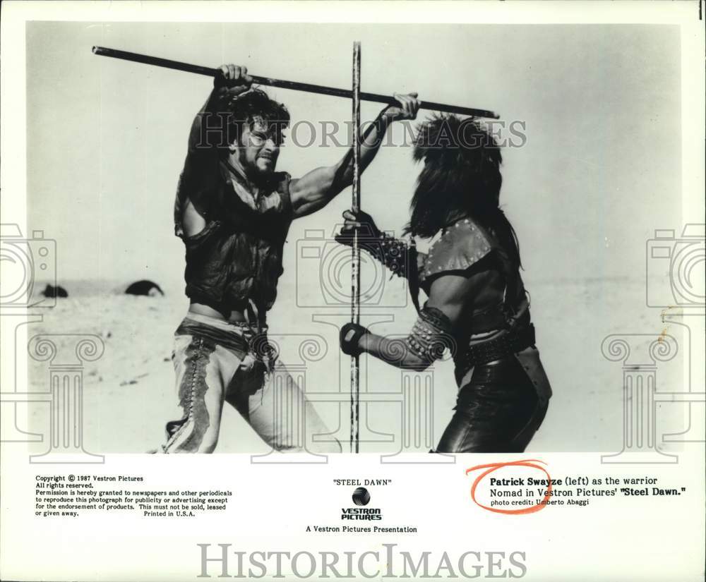 1987 Press Photo Actor Patrick Swayze in &quot;Steel Dawn&quot; Film - nop96158- Historic Images