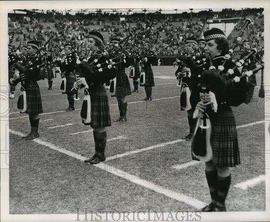 1963 Press Photo Sugar Bowl - Group Playing Bagpipes at Halftime - nos00148- Historic Images
