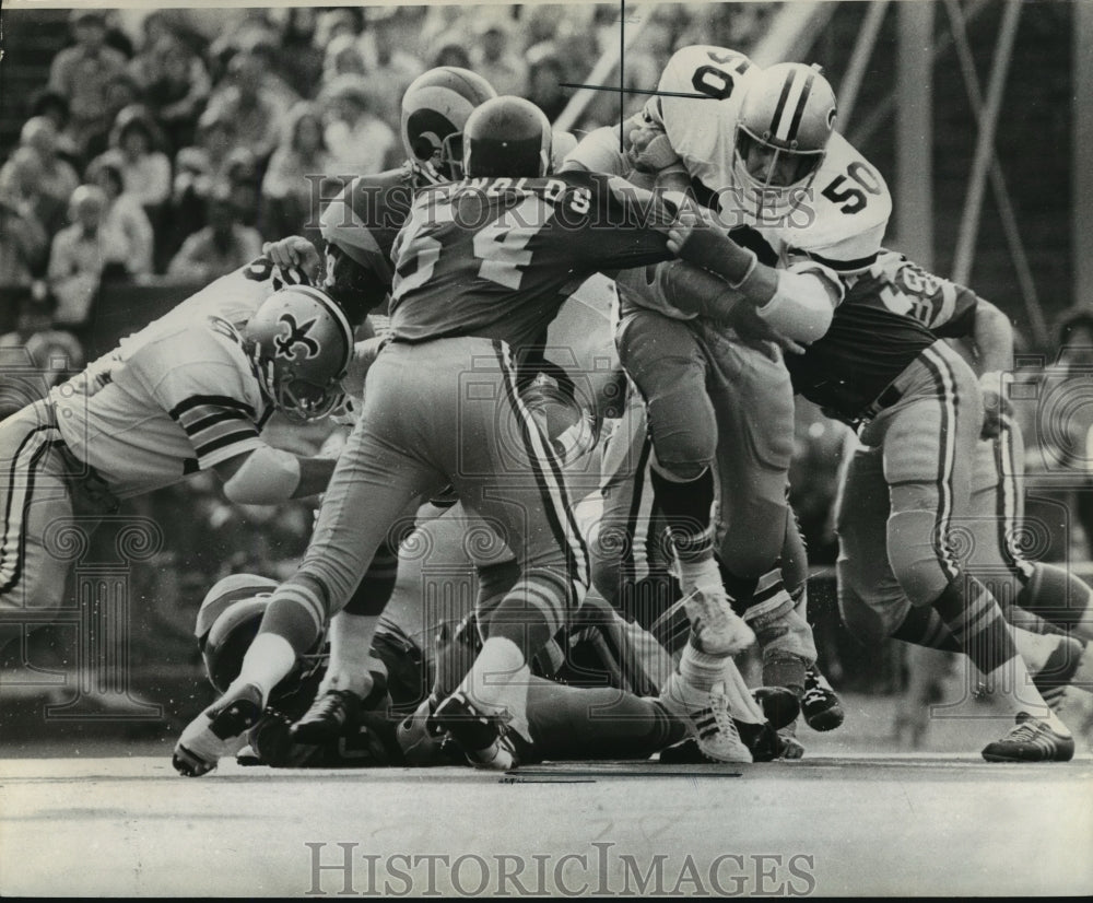 1974 Press Photo New Orleans Saints- Rasley rocking Ram defenders. - nos00489- Historic Images