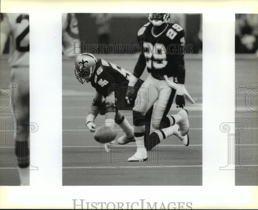 1988 Press Photo New Orleans Saints- #56 of New Orleans Saints misses the ball- Historic Images