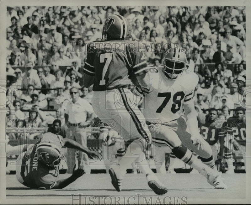 Load image into Gallery viewer, 1974 Press Photo New Orleans Saints-Billy Newsome #78 Saints. - nos00721

