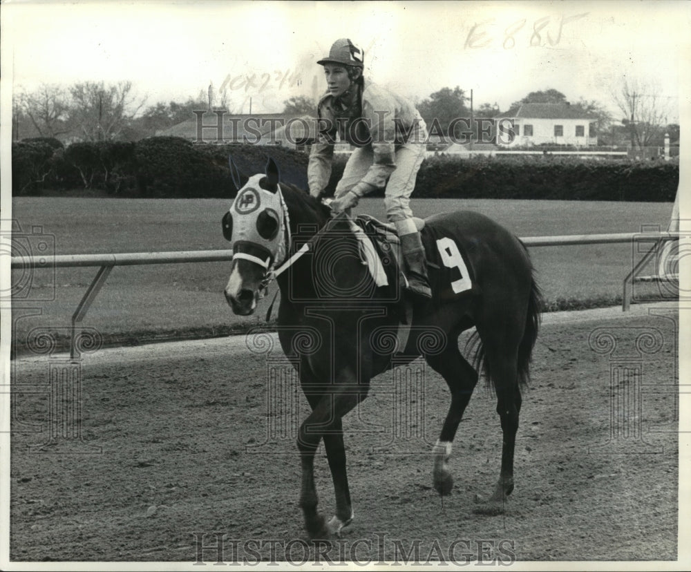 1975 Press Photo Horse Racing- Colonel Power with Phil Rubbicco up. - nos00724- Historic Images