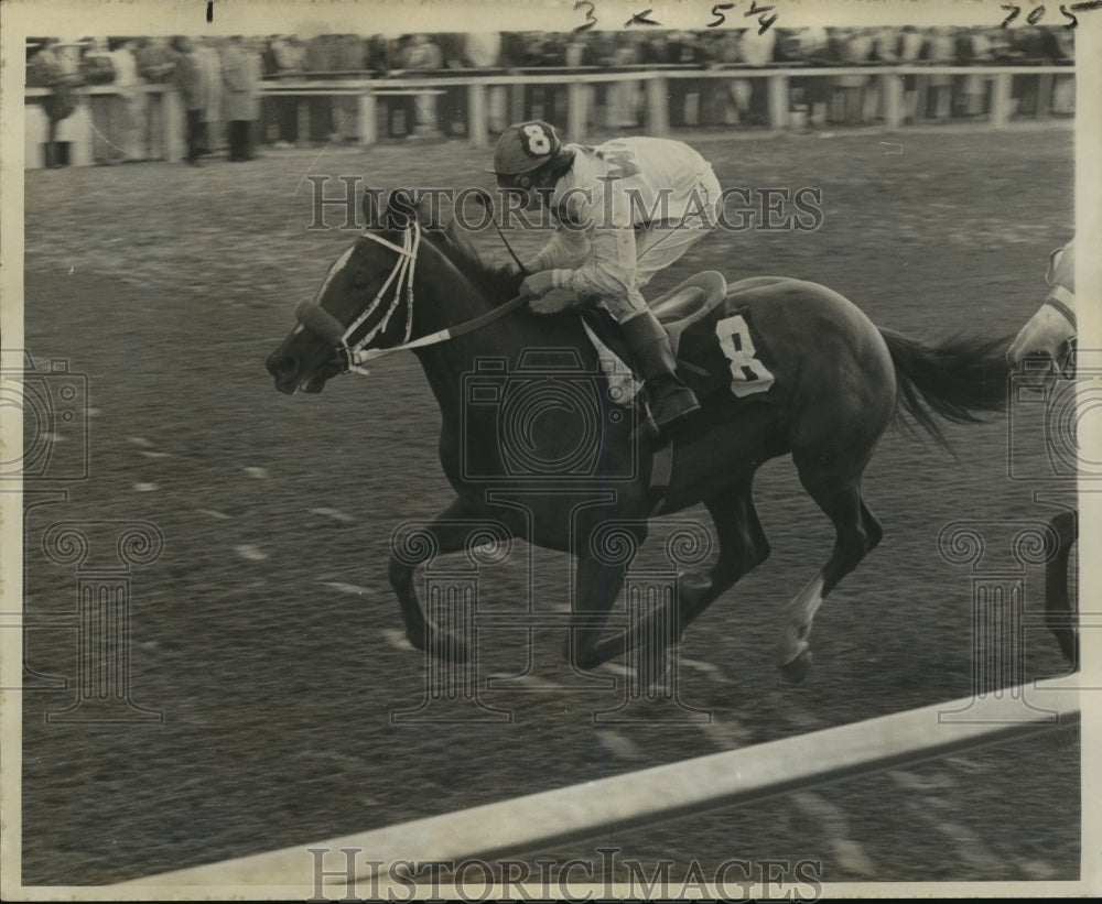 1974 Press Photo Horse Racing- Honey Mark with Mark Guidry, 17, up. - nos00740- Historic Images