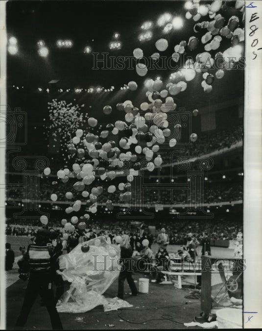 1977 Press Photo Sugar Bowl - Balloons Released at 43rd Sugar Bowl - nos00910