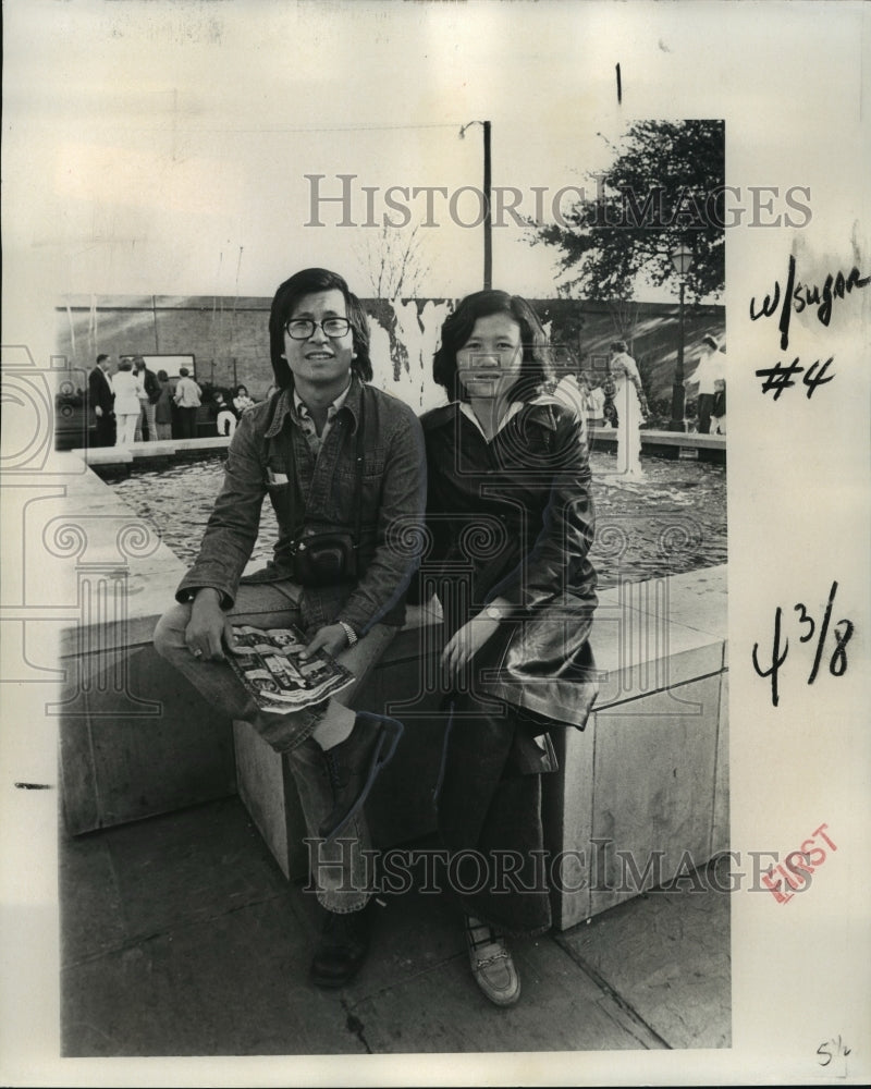 1976 Press Photo Mr. and Mrs. Wensu Hsu at Washington Artillery Park - nos00912- Historic Images