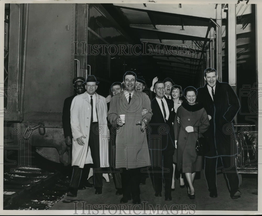 1963 Press Photo Sugar Bowl - Kentucky Boosters Arrive Union Passenger Terminal- Historic Images