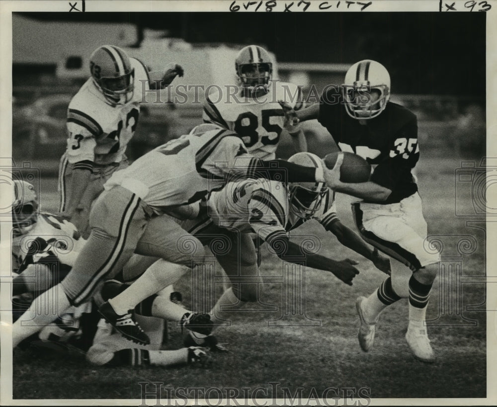 1977 Press Photo Bonnabel vs Lutcher Football Game-Players Tackle Each Other- Historic Images