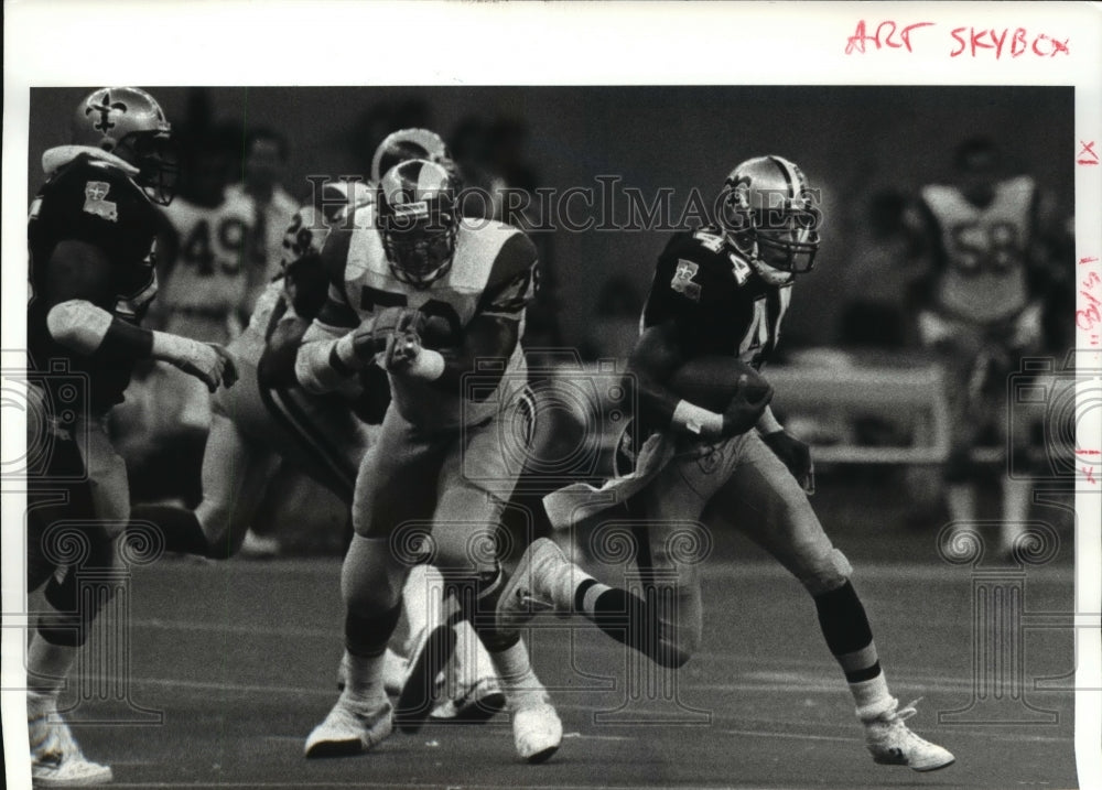 1986 Press Photo Saints vs Rams Football Game - Player Makes Interception- Historic Images