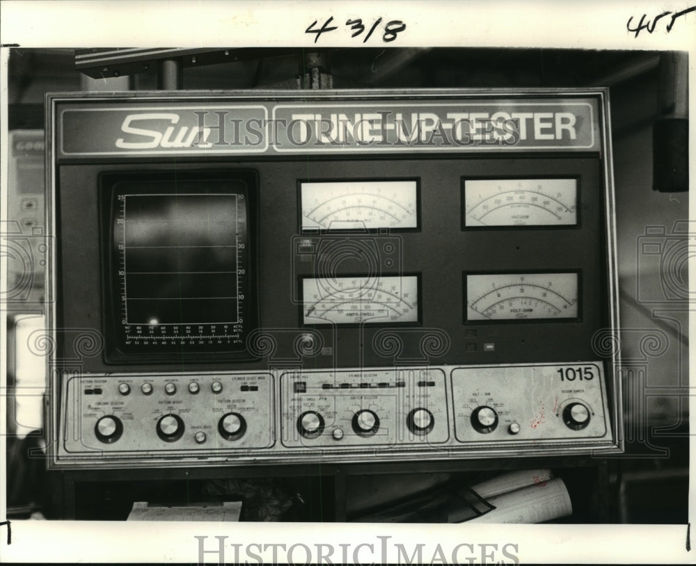 1978 Press Photo Tune-Up Tester Used at Auto Centers - nos01538- Historic Images