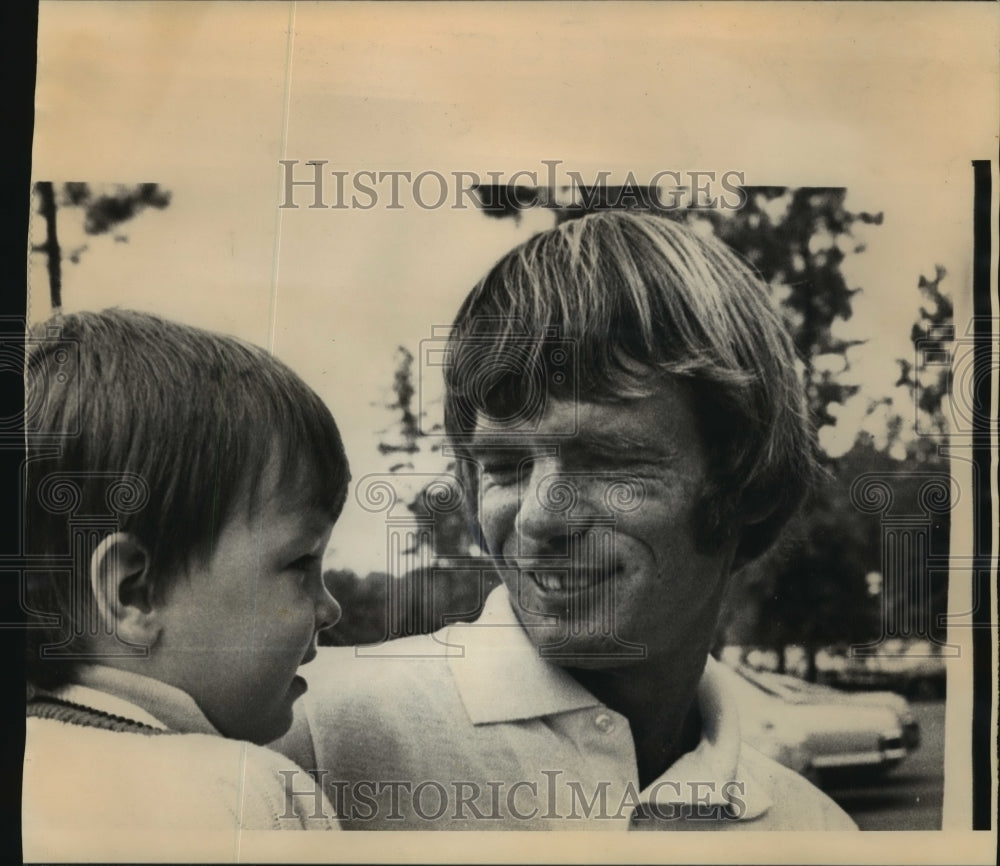 1973 Press Photo Golf- Brian Allin &amp; son Aaron at Raleigh Open in Raleigh, N.C.- Historic Images