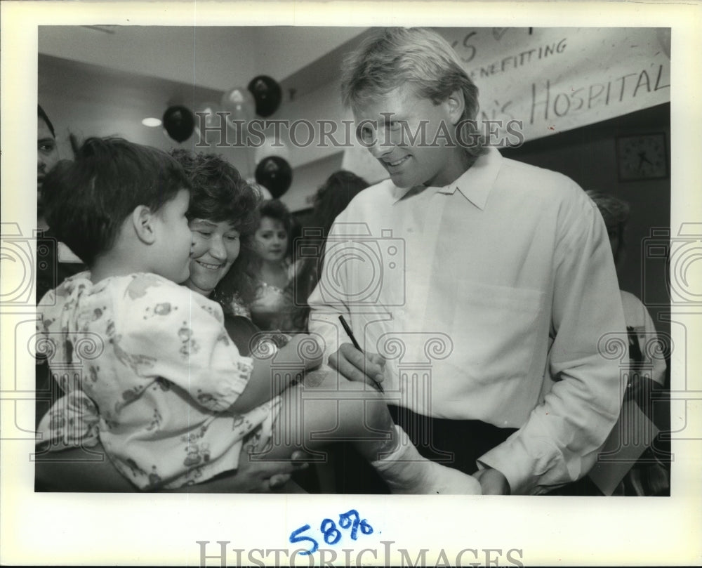 1989 Press Photo New Orleans Saints Morten Andersen with Ringo &amp; Cindy Robles- Historic Images