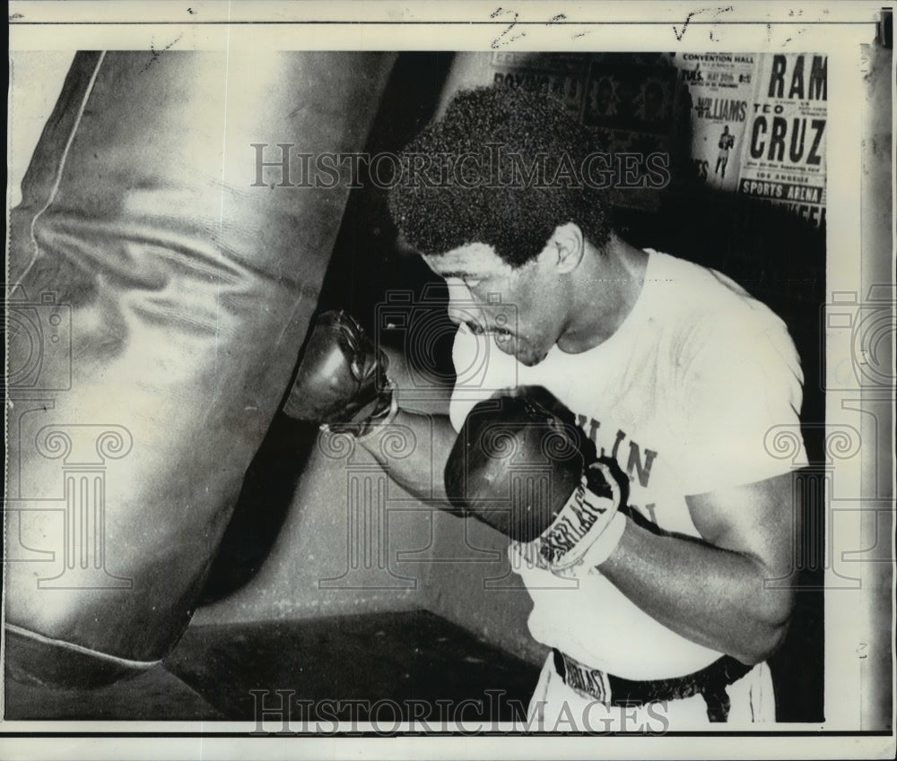 1971 Press Photo Ray Anderson training for world light heavyweight title fight.- Historic Images