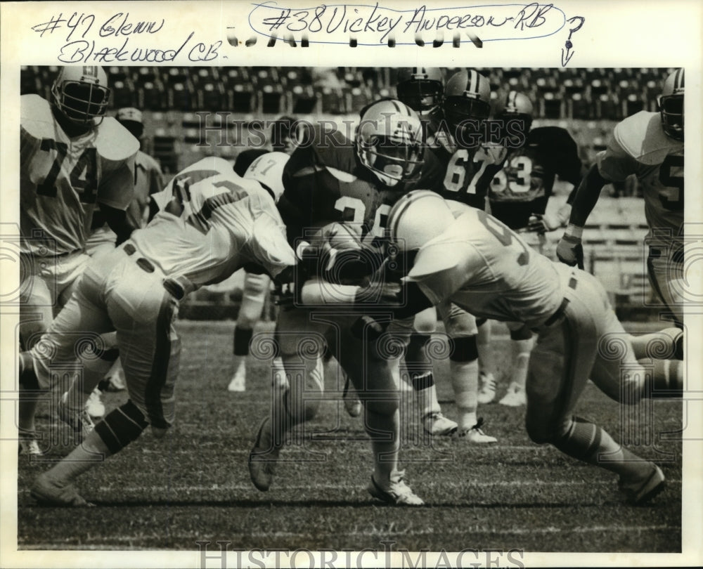 1980 Press Photo Number 38, running back Vickey Anderson and Glen Blackwood.- Historic Images