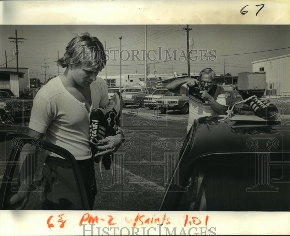 1982 Press Photo Saints kicker Morten Andersen leaves practice facility- Historic Images