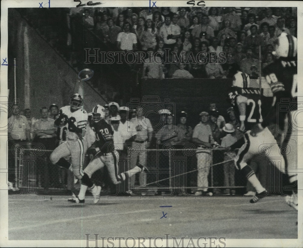 1972 Press Photo Football - Margene Adkins makes TD grab against Bills- Historic Images