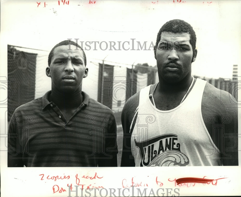 1985 Press Photo Football - Tony Hannah and Cedric Alexander - nos01959- Historic Images