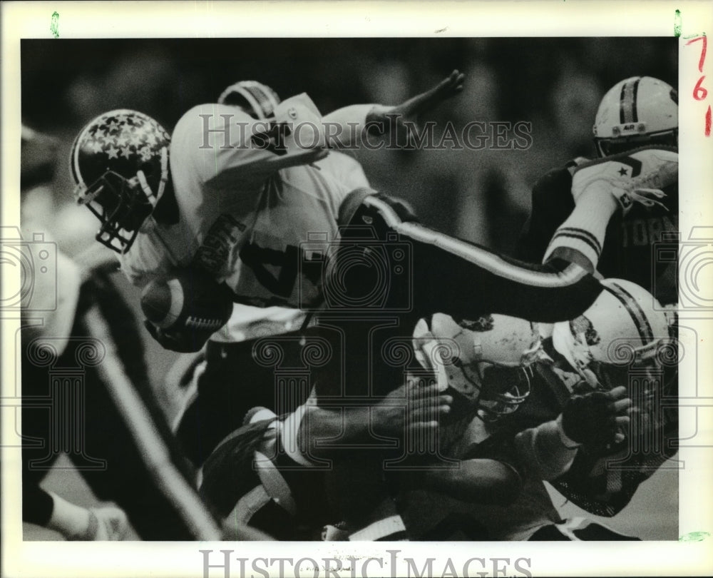 1988 Press Photo University Football Player Runs Over Hayneville Defenders- Historic Images