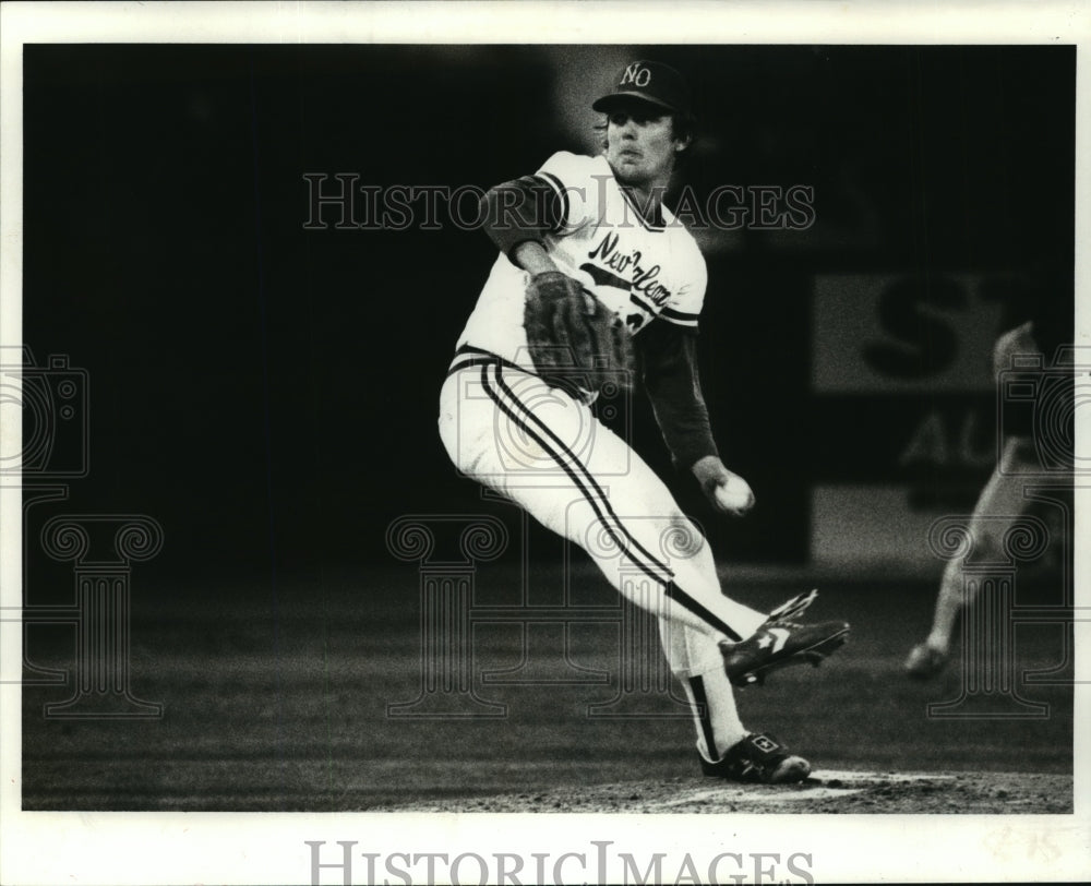 1982 Press Photo University of New Orleans Baseball Player Dave Albrecht Pitches- Historic Images