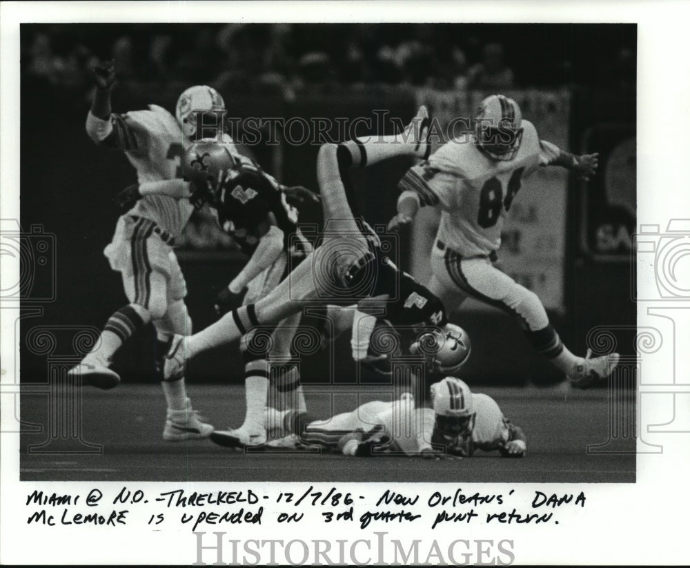 1986 Press Photo New Orleans Saints Punter Tackled by Other Team - nos02066- Historic Images