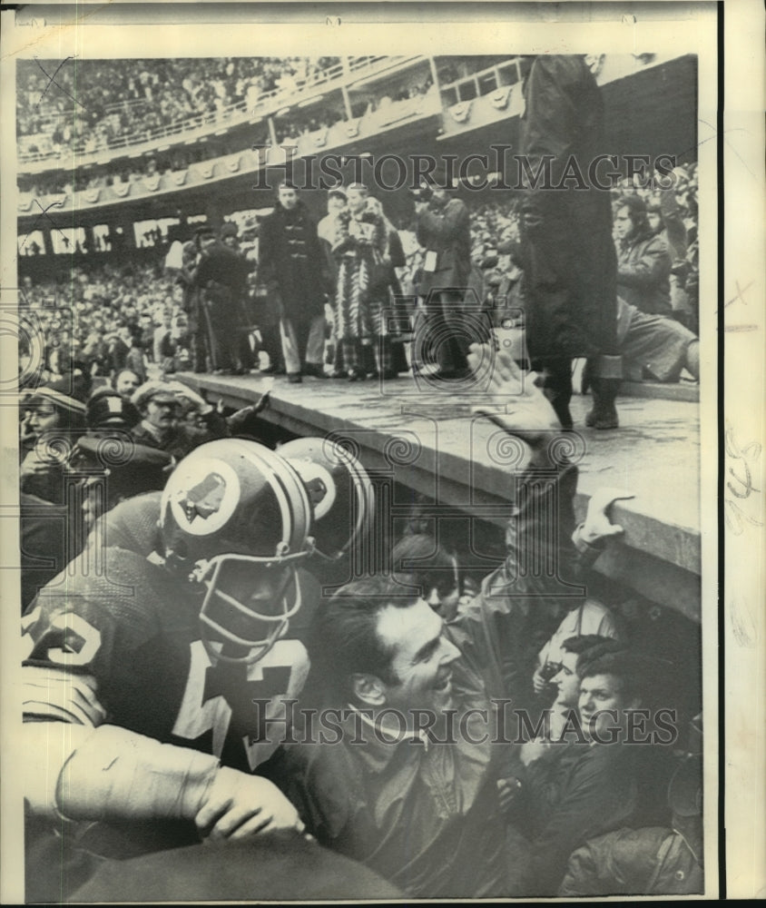 1972 Press Photo George Allen waves at fans after a big win. - nos02090- Historic Images