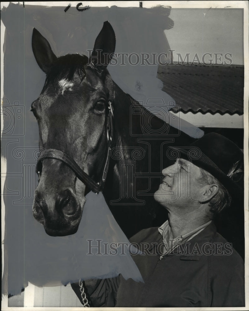 1971 Press Photo Horse Racing-Race Horse &quot;Joe Frazier&quot; with Trainer Albert Stall- Historic Images