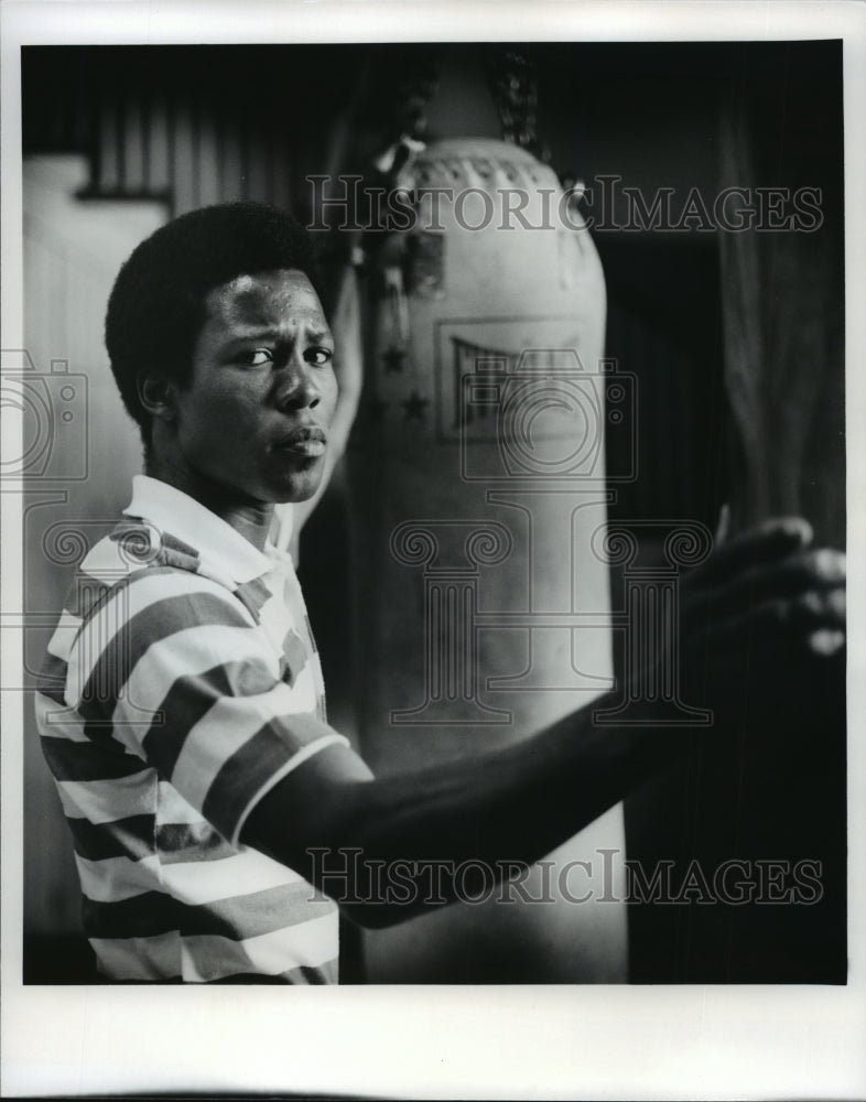 1977 Press Photo Boxer Warren Matthews - nos02259- Historic Images