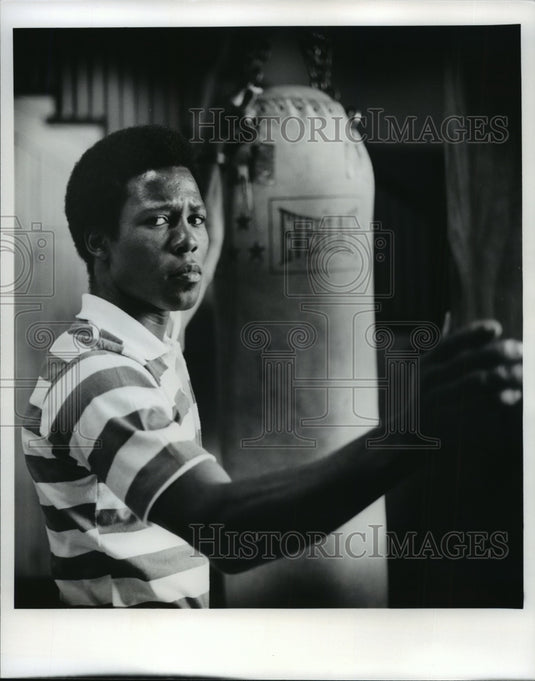 1977 Press Photo Boxer Warren Matthews - nos02259- Historic Images