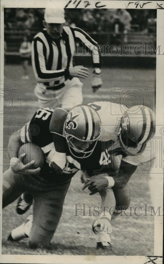 1971 Press Photo New Orleans vs San Francisco Football Game-Ball is Tackled- Historic Images