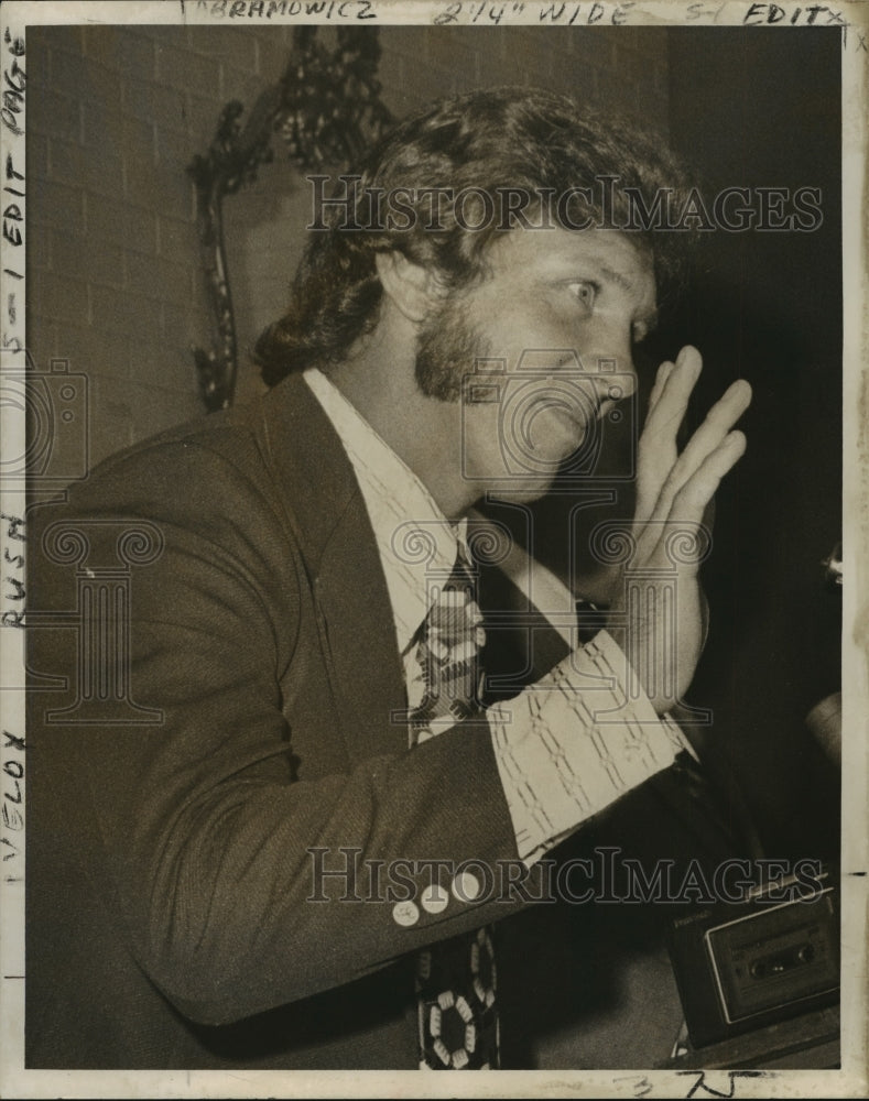 1973 Press Photo Football Player Danny Abramowicz Waves to Crowd - nos02308- Historic Images