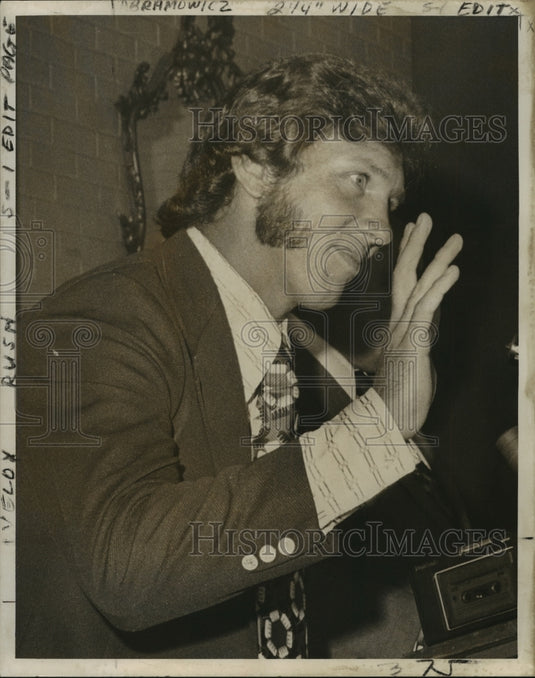 1973 Press Photo Football Player Danny Abramowicz Waves to Crowd - nos02308- Historic Images