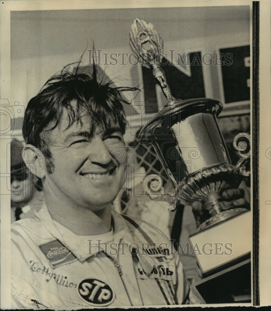 1972 Press Photo Bobby Allison With Florida Citrus 250 Winner&#39;s Trophy- Historic Images