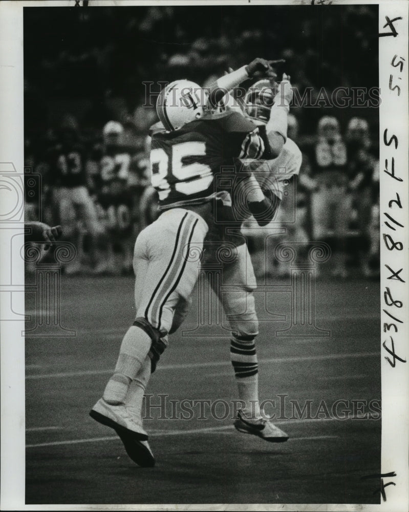 1977 Press Photo Football Player Keith Alexander in Game - nos02365- Historic Images