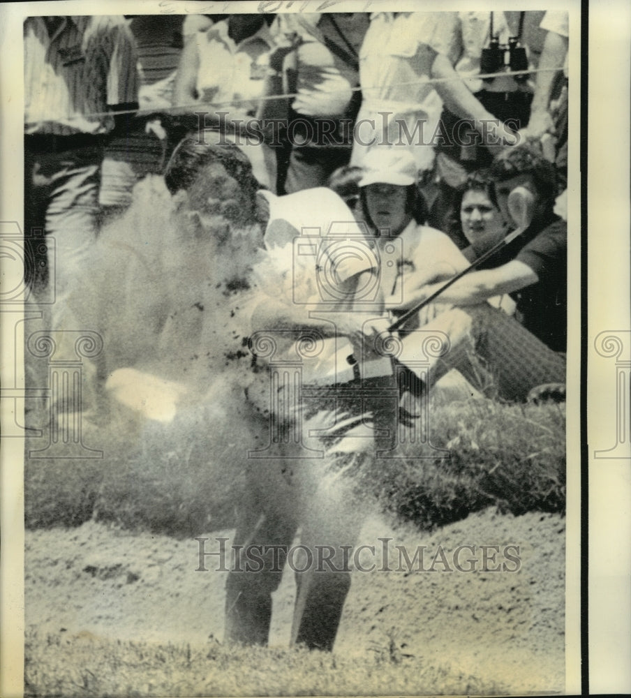 1974 Press Photo Golfer Buddy Allin at Byron Nelson Classic Sand Pit - nos02617- Historic Images