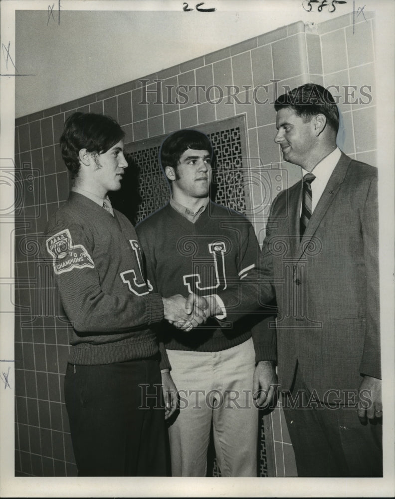 1971 Press Photo John Arms, Jesuit Football Coach with Team Captains - nos02659- Historic Images