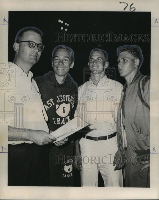 1965 Press Photo Paul Arsuaga, East Jefferson Track Athlete with Others- Historic Images