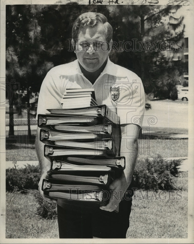 1973 Press Photo Lynn Amadee, New Orleans Saints Offensive Coach in Hattiesburg- Historic Images