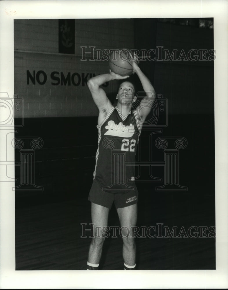 1982 Press Photo Rocky Arceneaux, Delgado Basketball Player at Athens Texas Game- Historic Images