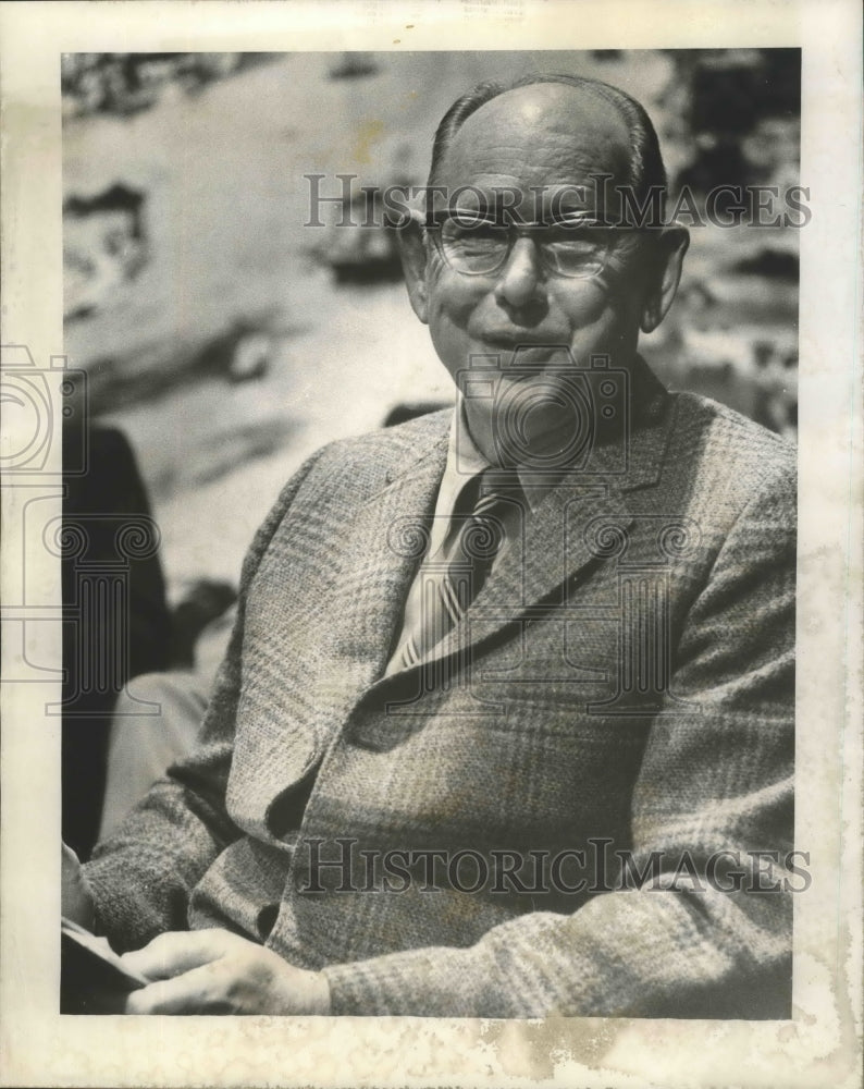 1971 Press Photo School - Auburn Athletic Director Jeff Beard - nos02915- Historic Images