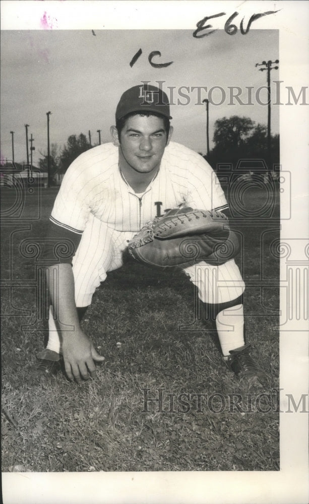 1972 Press Photo Loyola Baseball Catcher Fred Beckler - nos02981- Historic Images