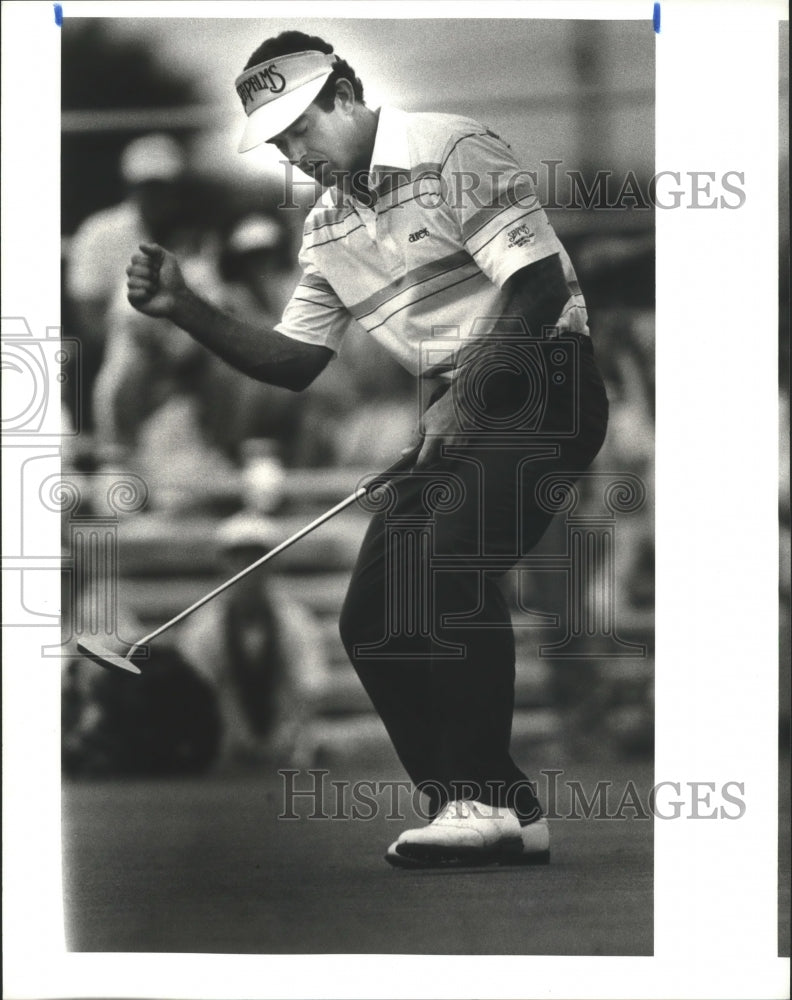 1988 Press Photo Golf - Chip Beck Makes Birdie on Hole #18 at USF &G Tourney- Historic Images