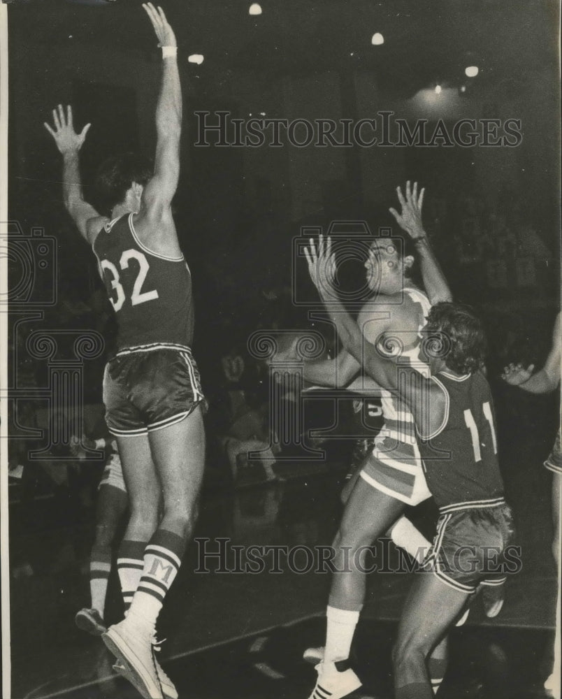 1973 Press Photo New Orleans High School Basketball Action with Tony Beaulieu- Historic Images