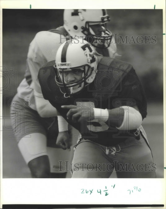 1989 Press Photo Tulane Football Player Stanley Barre Running Thru Drills- Historic Images