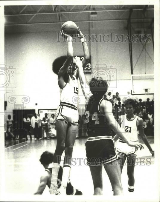 1979 Press Photo Basketball St. Augustine's Cedric Bailey Goes for Jumper